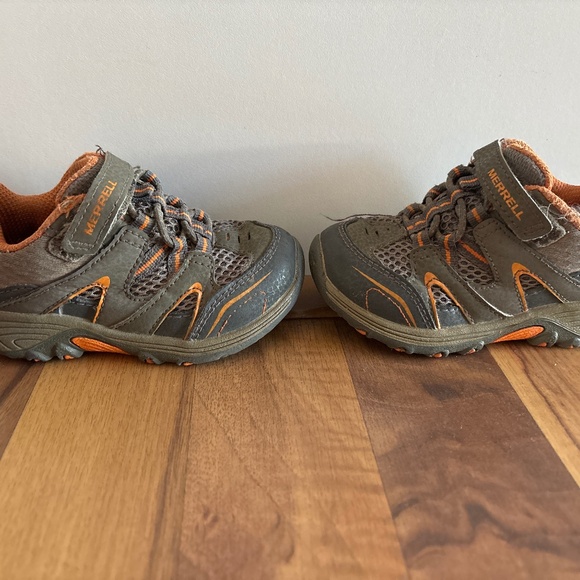 Merrell toddler boy hiking shoe/sneaker - Picture 2 of 4